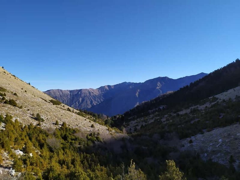 Vlore : Llogara National Park Infocenter to Deep Neck - Reaching the Deep Neck Viewpoint