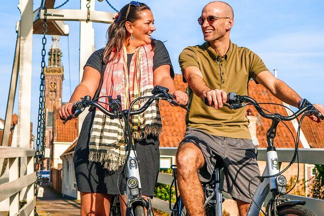 Volendam: E-bike rental with suggested countryside- and fisherman village route - Visiting Nearby Villages: Edam and Monnickendam