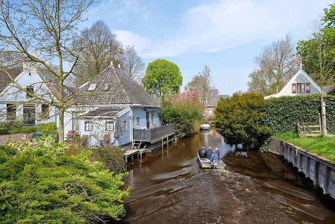 Volendam & Marken Private Tour in luxury Jaguar S Type 1/2 day - Who Should Consider This Tour?