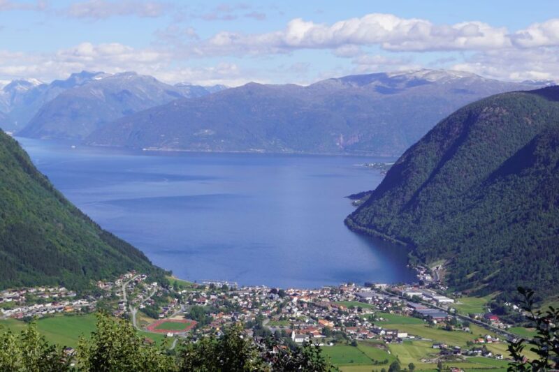Voss: Guided Fjord & Glacier Tour to Fjærland - An In-Depth Look at the Voss Fjord & Glacier Tour