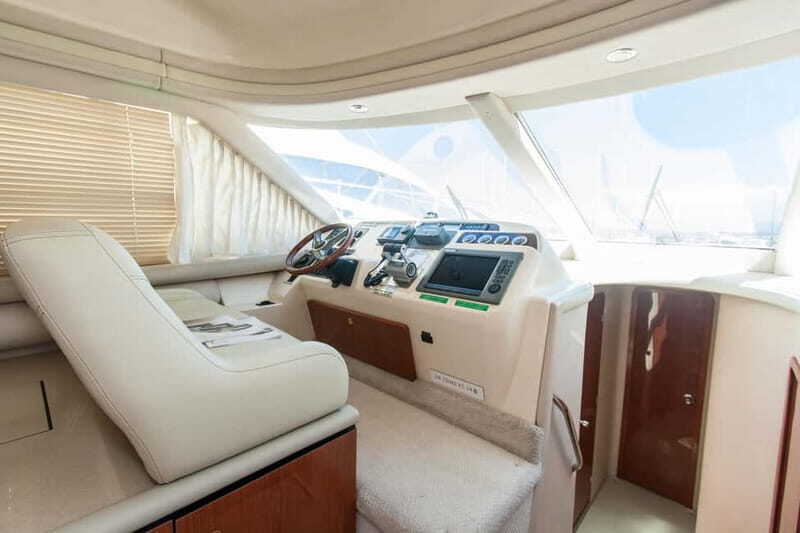 Voyager - Sea Ray 52 - The Vessel: Elegance from Bow to Stern