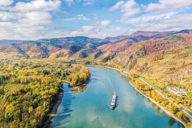 Wachau Valley Wine Tasting Bike Tour from Vienna - Exploring Dürnstein: History and Relaxation