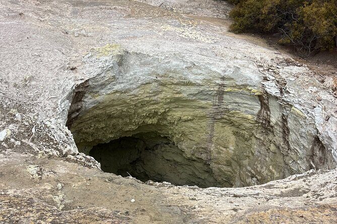 Wai-O-Tapu Rotorua & Huka Falls River Cruise Tour from Auckland - FAQ