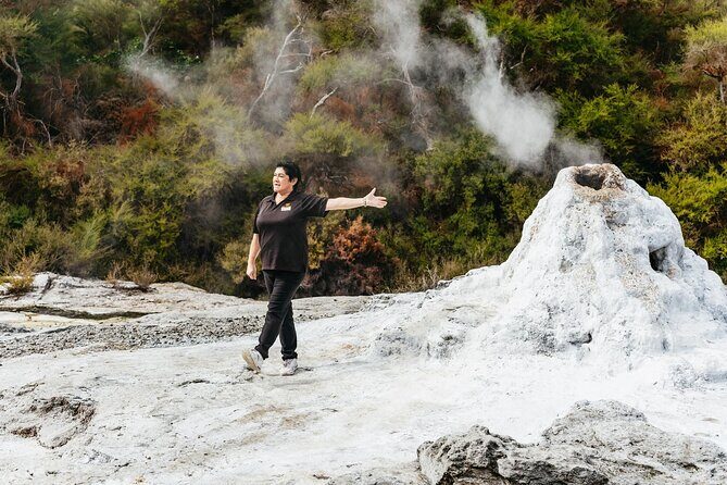 Wai-O-Tapu Thermal Wonderland, Rotorua, New Zealand - Exploring Wai-O-Tapu: A Closer Look