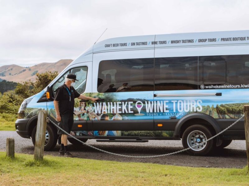 Waiheke Island: Wine Tour & Lunch at Award Winning Venue - Transportation and Group Experience