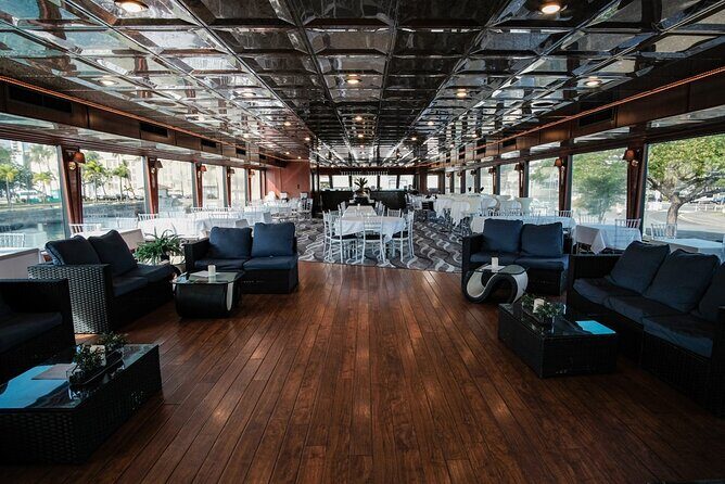 Waikiki Fireworks Cocktail Cruise - Key Points