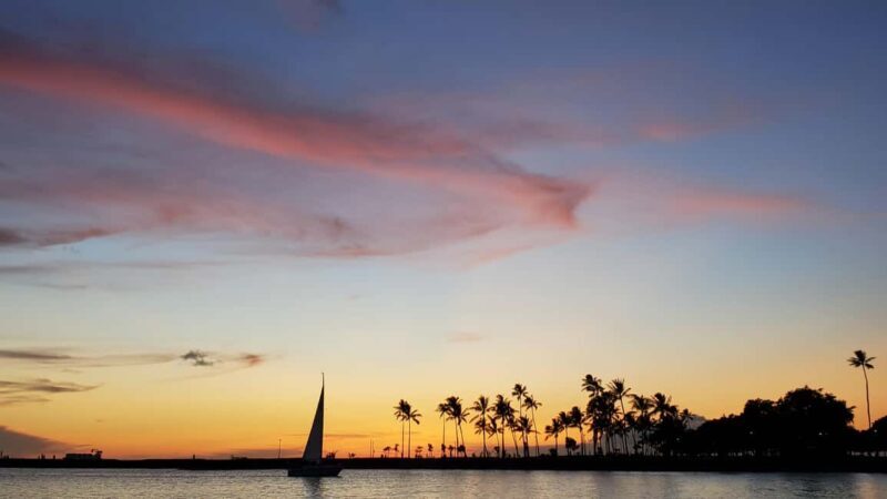 Waikiki: Friday Night Fireworks Catamaran Sail - Waikiki: Friday Night Fireworks Catamaran Sail