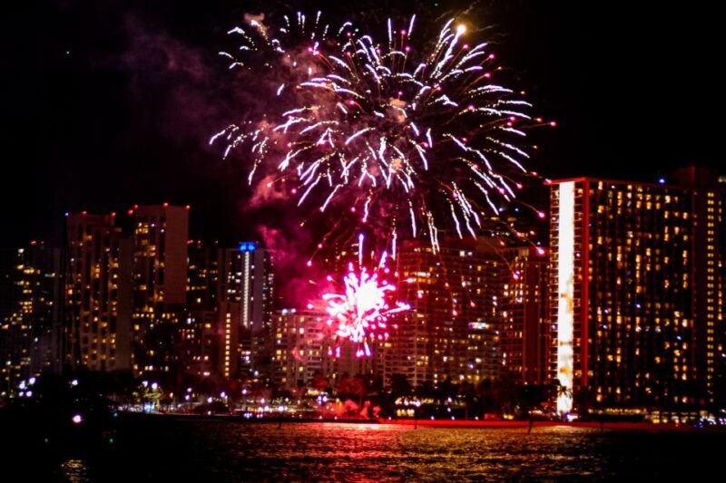 Waikiki Friday Night Fireworks Cruise - Key Points