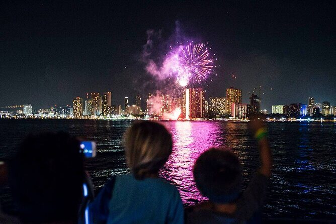 Waikiki Glass Bottom Boat Fireworks Tour - Key Points