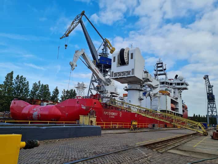 Walk on and around the NDSM site - Exploring the NDSM Site: An In-Depth Look