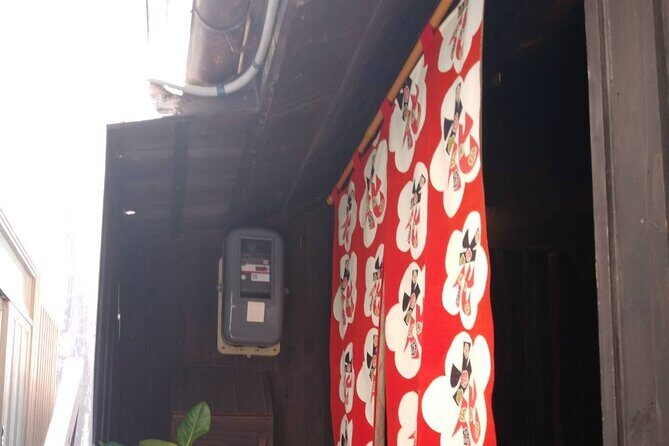 Walking around town in a kimono, you can choose your favorite kimono from the traditional Okinawan costumes "Ryuso", "Kimono", "Yukata" Hairset & Lipstick & Kimono & Rental FeeAll Comic Book - Who Would Love This Experience?