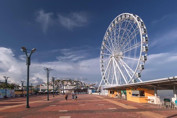 Walking through the City of Guayaquil - Walking through the City of Guayaquil