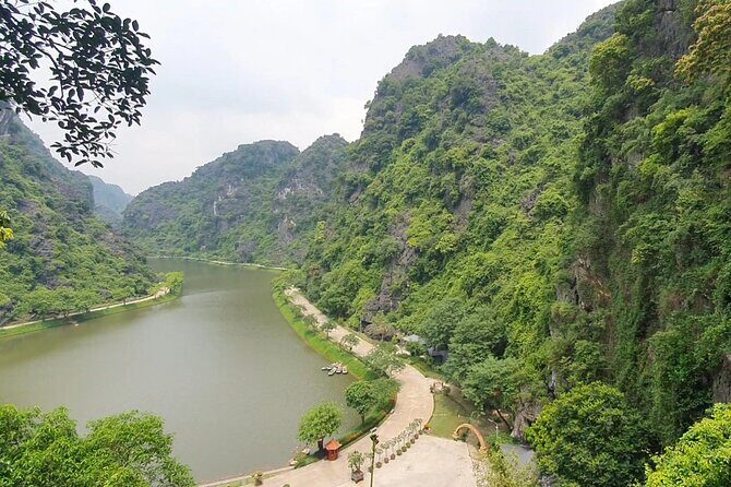 Walking Tour Explore Truong Yen Ninh Binh, - Exploring Hoa Lu and Ninh Binh: A Hands-On Journey into Vietnam’s Past and Present