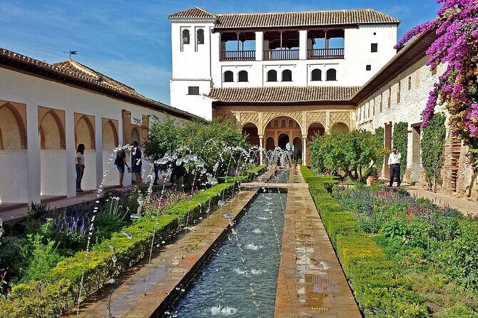Walking tour in Alhambra, Nasrid Palaces and Generalife - In-Depth Review