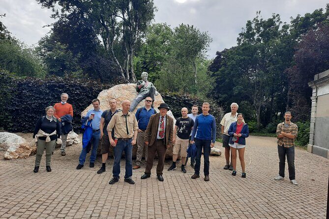 Walking tour in Merrion Square Park with a pint of Guinness Dublin Rogues Tour - Key Points