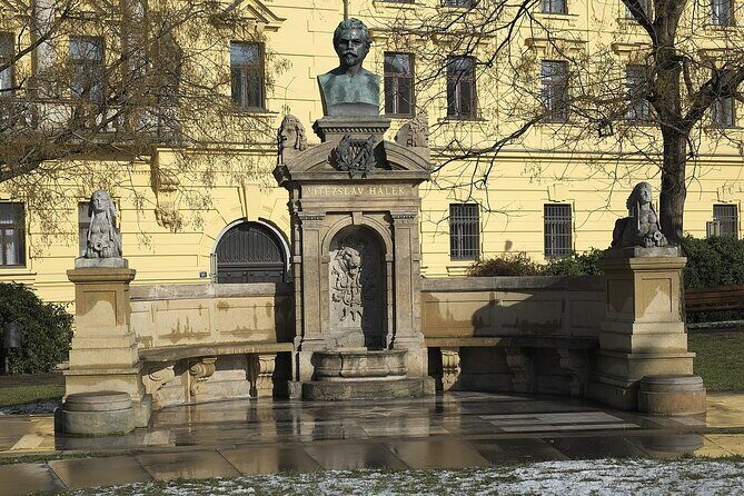 Walking Tour in New Town with Operation Anthropoid (WWII) - FAQs