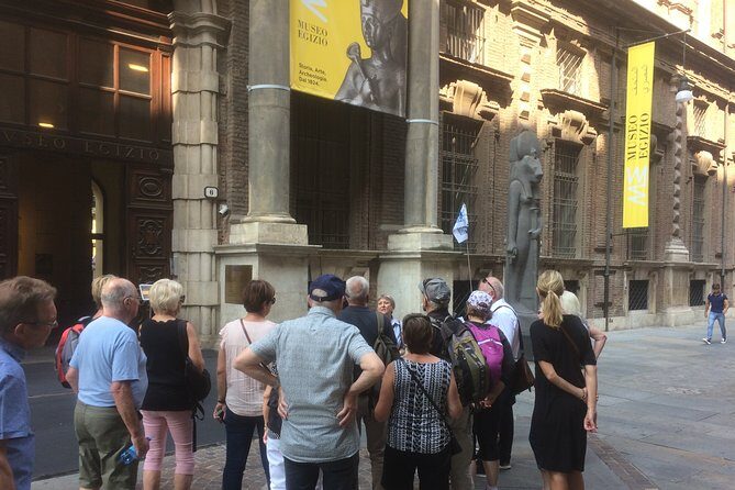 Walking Tour in small groups in English - Key Points