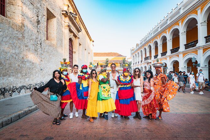 Walking Tour of Cartagena Photos, Snacks and Local Drink Included - Key Points