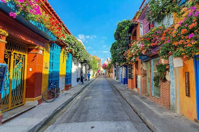 Walking Tour of Cartagena Photos, Snacks and Local Drink Included - Exploring Cartagena’s Most Photogenic Streets and Squares