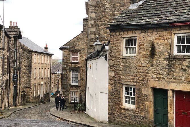 Walking tour of Lancaster - Execution Slavery Industry - Exploring Lancaster’s Dark Side: An In-Depth Review of the Execution and Slavery Industry Walking Tour