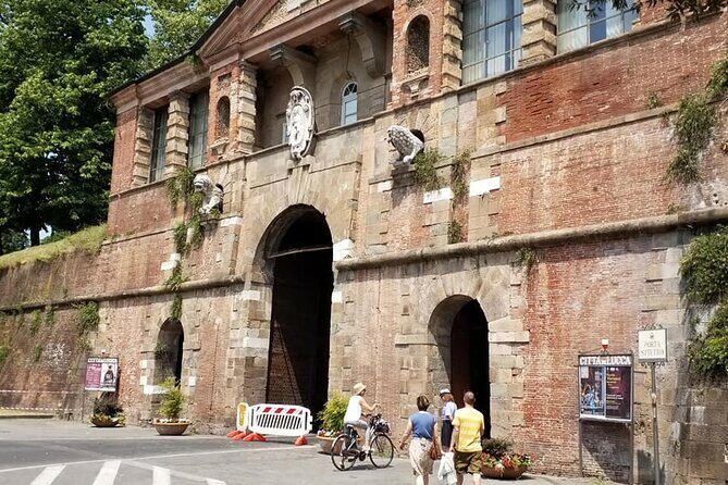 Walking tour of Lucca and its walls - Frequently Asked Questions
