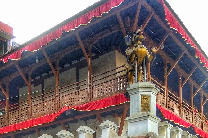 Walking tour of real Kathmandu through back streets. - Key Points