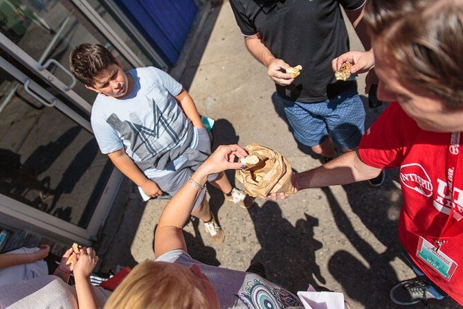 Walking Tour of Toronto's Kensington Market and Chinatown - Key Points