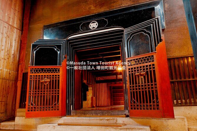 Walking Tour of Wealthy Merchant's Storehouses in Akita - Who Should Consider This Tour?