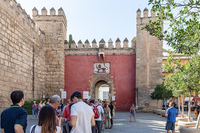 Walking tour through the monumental and historical area of Seville - FAQ