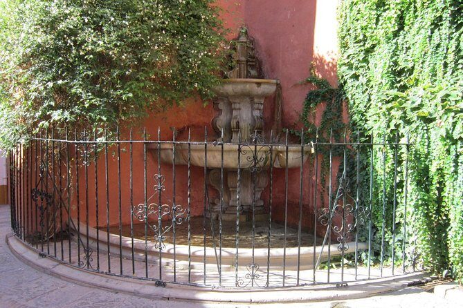 Walking tour through the old Jewish quarter of Santa Cruz. - FAQ