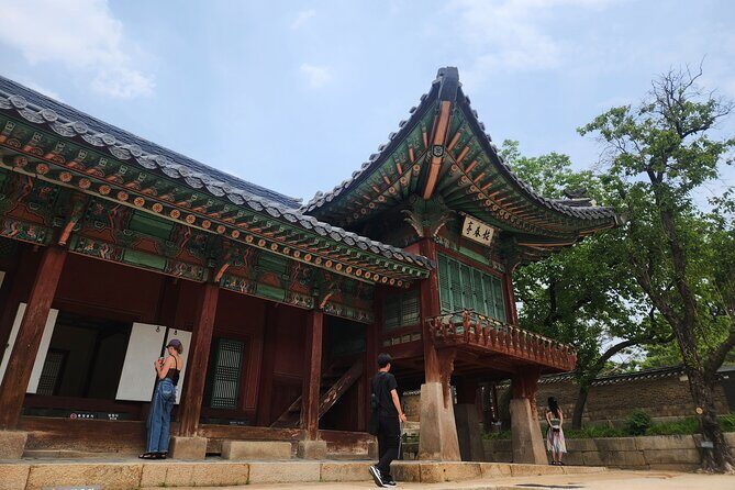Walking Tour to Changdeokgung Palace with Korean dress Hanbok - Key Points