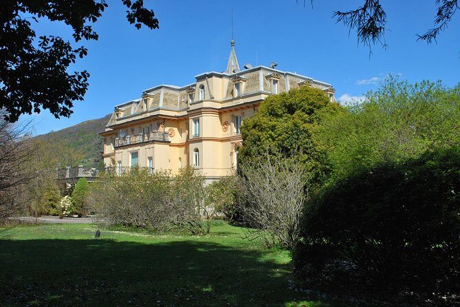 Walking tour with a private tour guide in the botanical gardens of Villa Taranto - Key Points