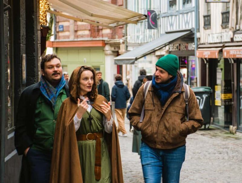 Walking tour with an Actor-Guide: Rouen with Joan of Arc - FAQ