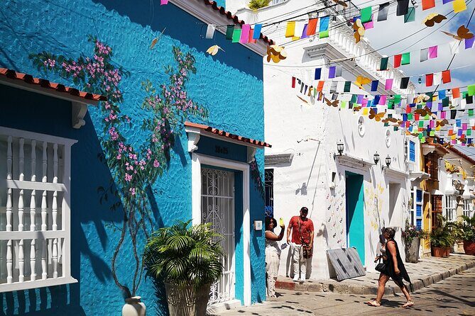 Walking Tour with Transfers - Gabriel García Márquez & Cartagena Walled City - Key Points
