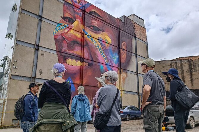 Walls of Wonder: Immersive Journey through Distrito Graffiti - Key Points