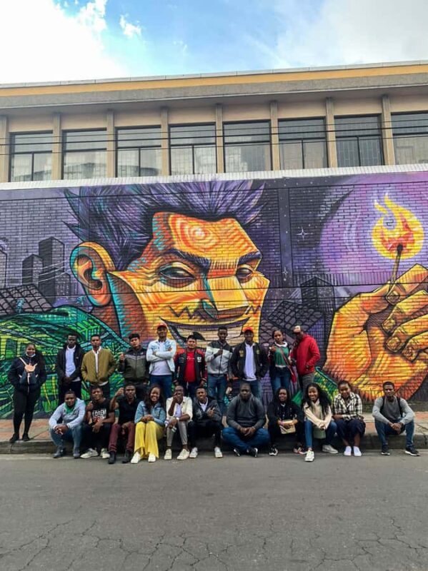 Walls of Wonder: Immersive Journey through Distrito Graffiti - The Experience: What You Can Expect