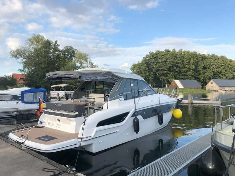 Waren (Müritz): Fun Cruise motor yacht with skipper - 4 hours - A Detailed Look at the Müritz Yacht Tour