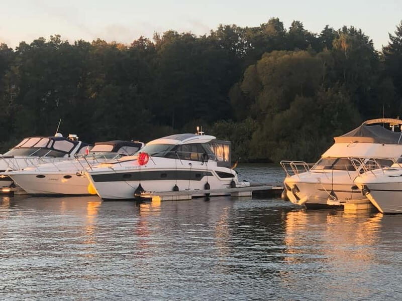 Waren (Müritz): Fun Cruise motor yacht with skipper - 4 hours - FAQ