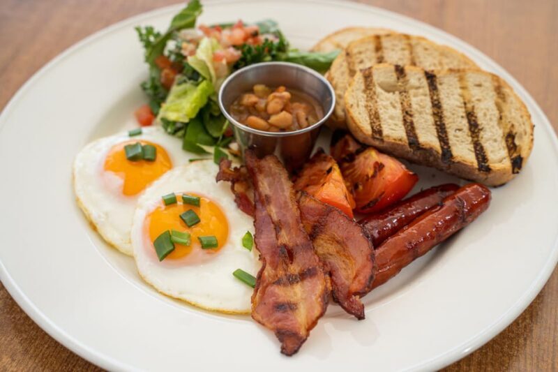 Warsaw: Breakfast at Hard Rock Cafe - Location and Setting