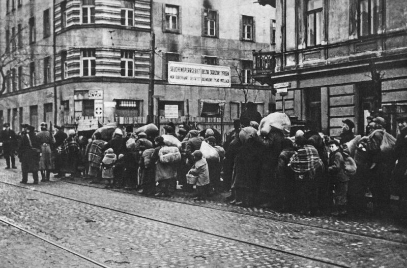 Warsaw Daily Jewish Ghetto Guided Tour with Jewish Cemetery - A Detailed Look at the Warsaw Jewish Ghetto Tour