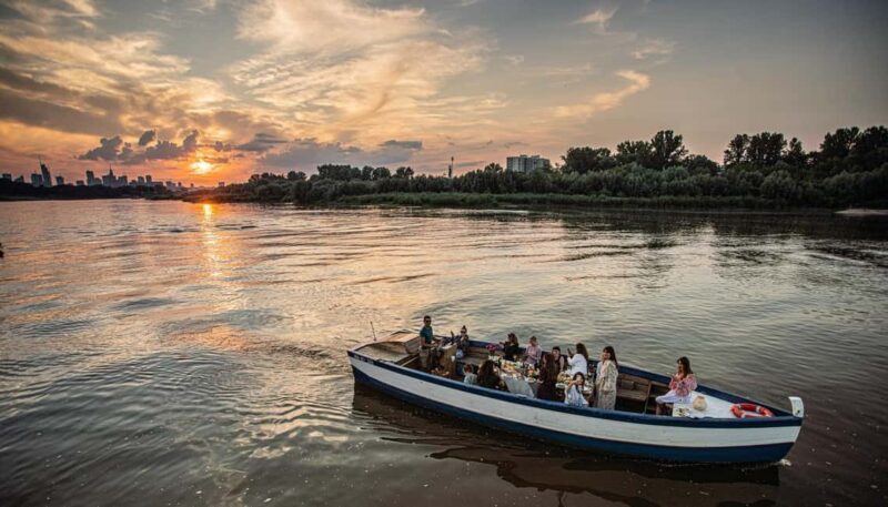 Warsaw: Private Cruise on a wooden boat - max. 12 pax - Setting the Scene: What to Expect on the Cruise