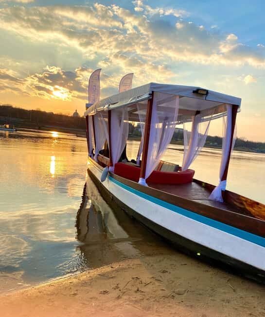 Warsaw: Private Gondola Cruise for Special Occasions - Key Points