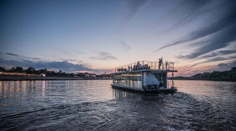 Warsaw: Vistula River Public Cruise on iBarka - Key Points