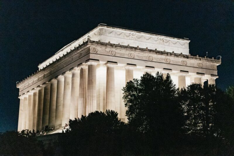 Washington DC: Monuments by Moonlight Nighttime Trolley Tour - What the Reviews Say