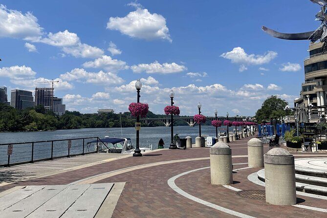 Washington DC Walking Food Tour With Secret Food Tours - What Sets This Tour Apart?