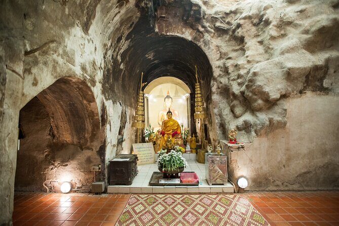 Wat Umong and Doi Suthep Temples Evening Tour - Wat Phra That Doi Suthep: Breathtaking Views and Sacred Atmosphere