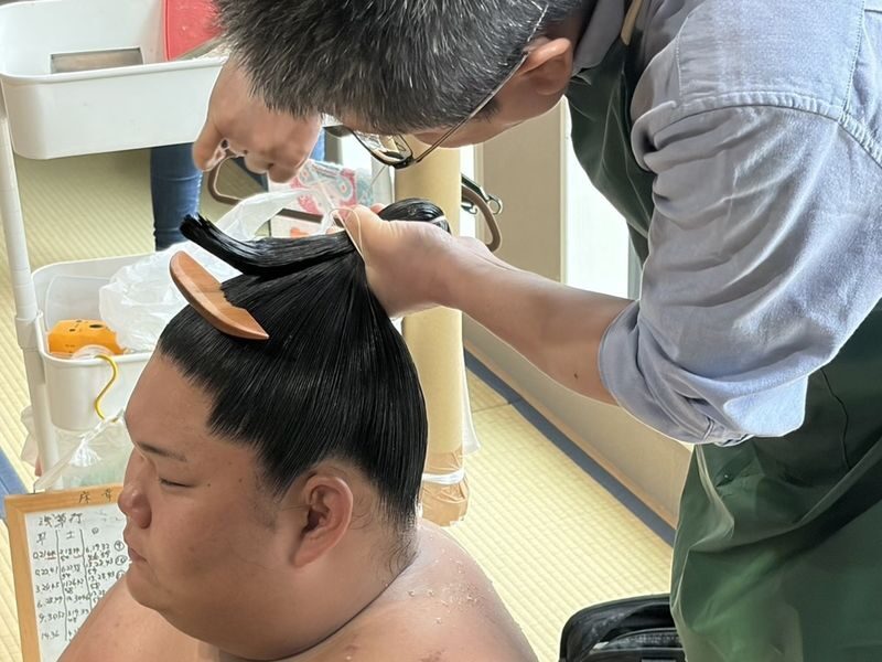 Watch Sumo Training in Tokyo: Experience sumo up close! - The optional meal and topknot demonstration