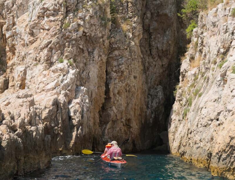 Water activity, kayak tours with a guide, cliff jumping - Who Will Love This Tour?