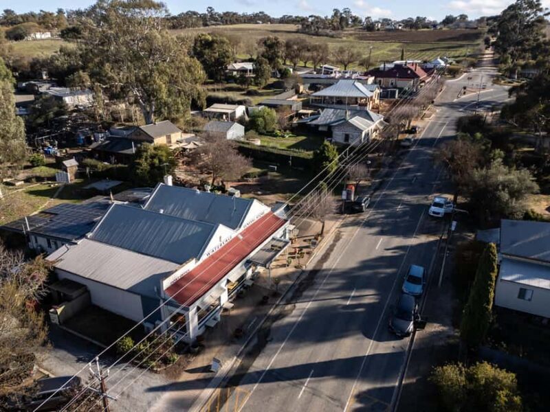 Watervale: Town History Walking Tour with Picnic & Wine - The Scenic Beauty and Practical Details