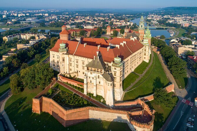 Wawel Castle and Cathedral with St Mary Basilica tour - Exploring Kraków’s Treasures in 3.5 Hours